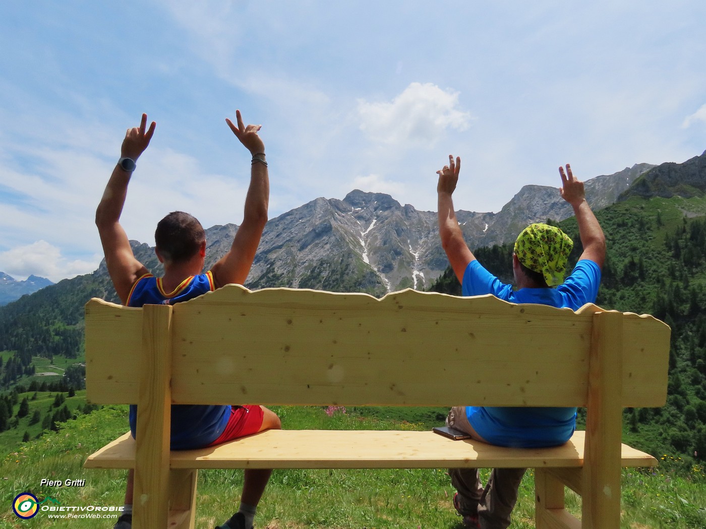 63 Quarta panchina alla Cima Capriolo (1810 m)  con davanti il Pegherolo.JPG